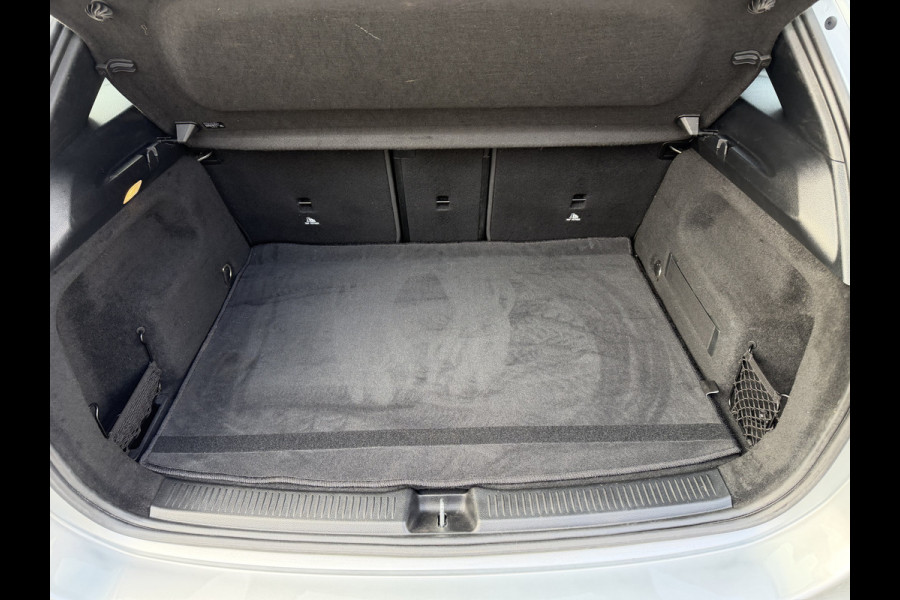 Mercedes-Benz B-klasse 180 Launch Edition Automaat / Parkeersensoren V-A / Cruise Control / Camera / Multimedia / 17'' LM / Navi