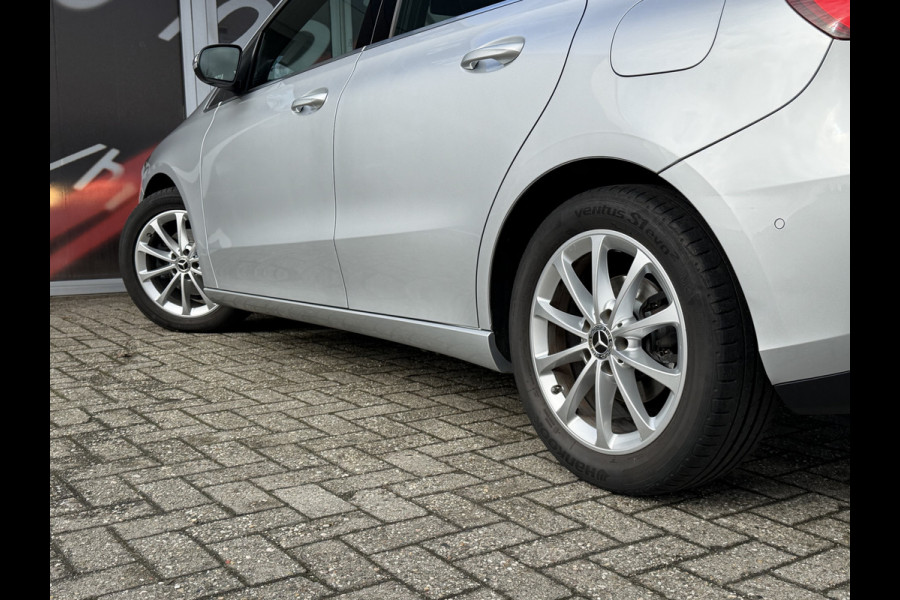 Mercedes-Benz B-klasse 180 Launch Edition Automaat / Parkeersensoren V-A / Cruise Control / Camera / Multimedia / 17'' LM / Navi