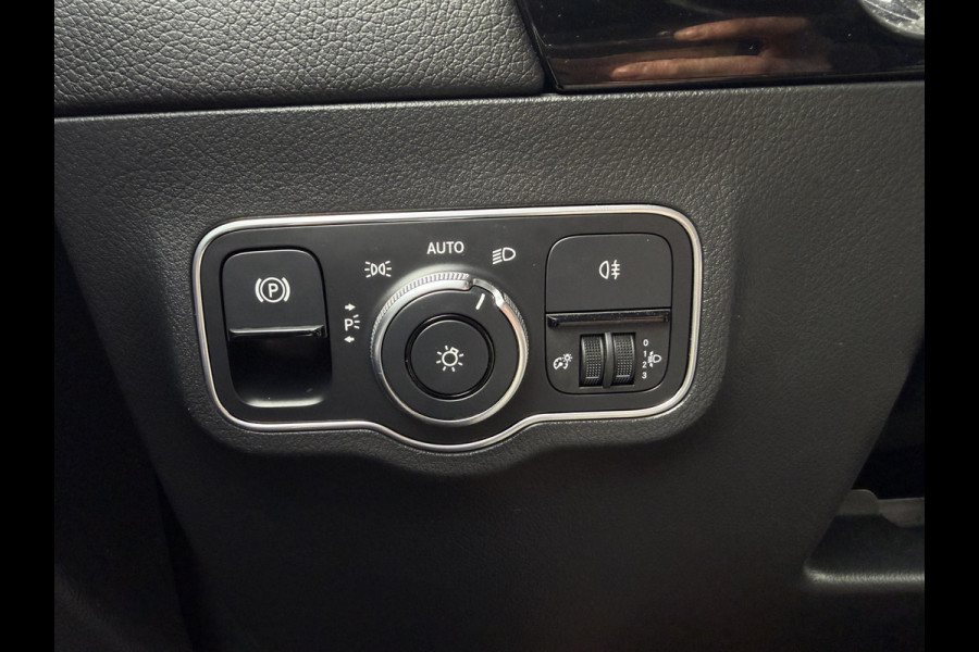 Mercedes-Benz B-klasse 180 Launch Edition Automaat / Parkeersensoren V-A / Cruise Control / Camera / Multimedia / 17'' LM / Navi