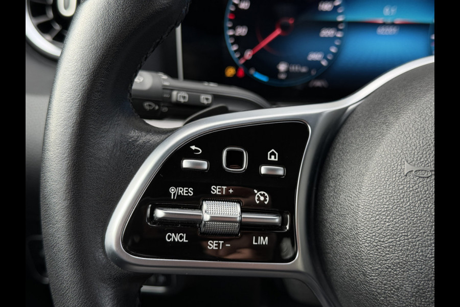 Mercedes-Benz B-klasse 180 Launch Edition Automaat / Parkeersensoren V-A / Cruise Control / Camera / Multimedia / 17'' LM / Navi