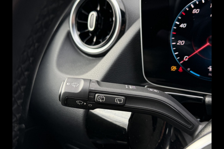 Mercedes-Benz B-klasse 180 Launch Edition Automaat / Parkeersensoren V-A / Cruise Control / Camera / Multimedia / 17'' LM / Navi