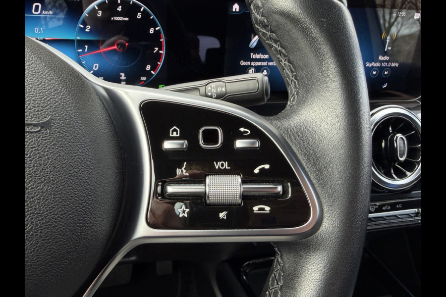 Mercedes-Benz B-klasse 180 Launch Edition Automaat / Parkeersensoren V-A / Cruise Control / Camera / Multimedia / 17'' LM / Navi