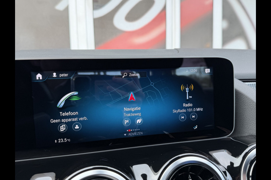 Mercedes-Benz B-klasse 180 Launch Edition Automaat / Parkeersensoren V-A / Cruise Control / Camera / Multimedia / 17'' LM / Navi