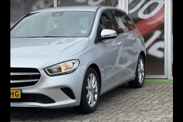Mercedes-Benz B-klasse 180 Launch Edition Automaat / Parkeersensoren V-A / Cruise Control / Camera / Multimedia / 17'' LM / Navi