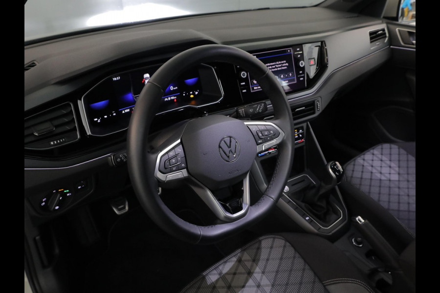 Volkswagen Polo 1.0 TSI R-Line 95pk 5-bak| Camera| Clima| Navi| Verwarmde voorstoelen