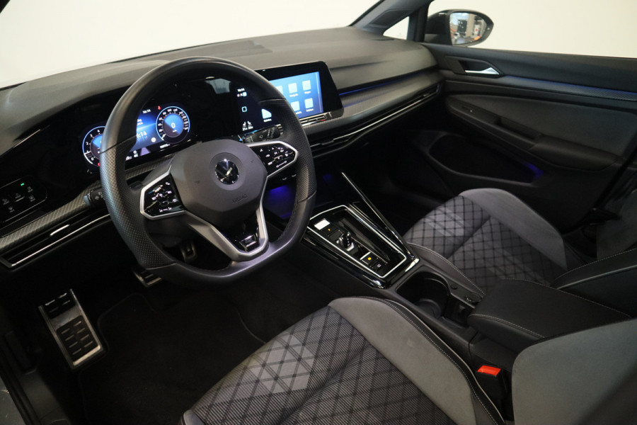 Volkswagen Golf 1.5 eTSI Style R-Line Panoramadak Trekhaak