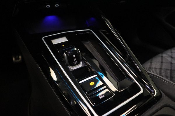 Volkswagen Golf 1.5 eTSI Style R-Line Panoramadak Trekhaak