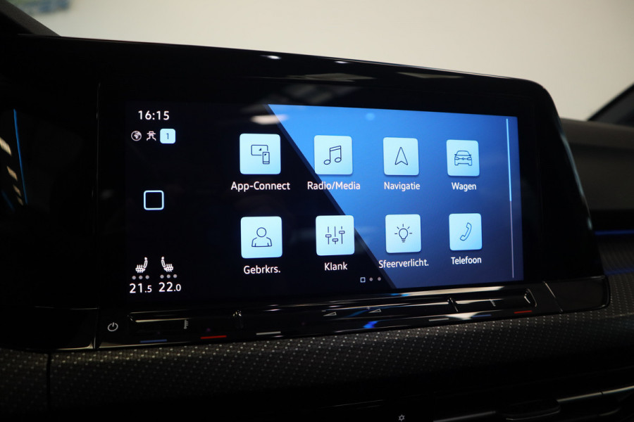 Volkswagen Golf 1.5 eTSI Style R-Line Panoramadak Trekhaak