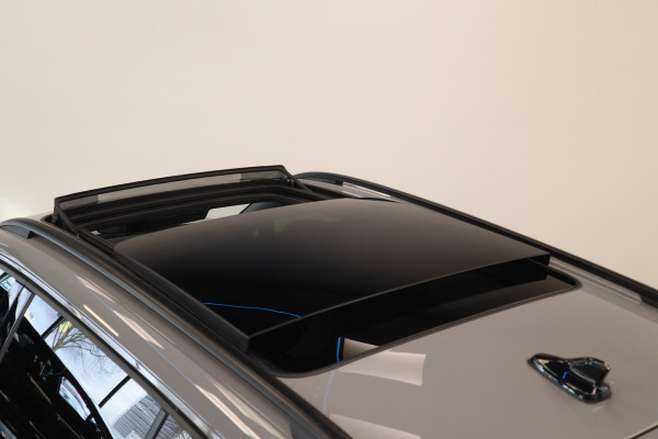 Volkswagen Golf 1.5 eTSI Style R-Line Panoramadak Trekhaak