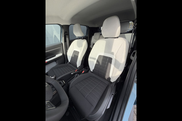 Citroën C3 100pk Max (Camera - Navigatie - Automatische Airco - Apple Carplay - 17"- Draadloos laden - LED)