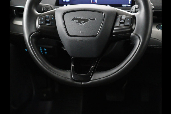Ford Mustang Mach-E RWD 75 kWh | SOH 93% | Leder | Trekhaak | Stoelverwarming | Adaptive cruise | Carplay | Camera | Stuurverwarming | 18'' | Full LED | Dodehoek detectie | Navigatie