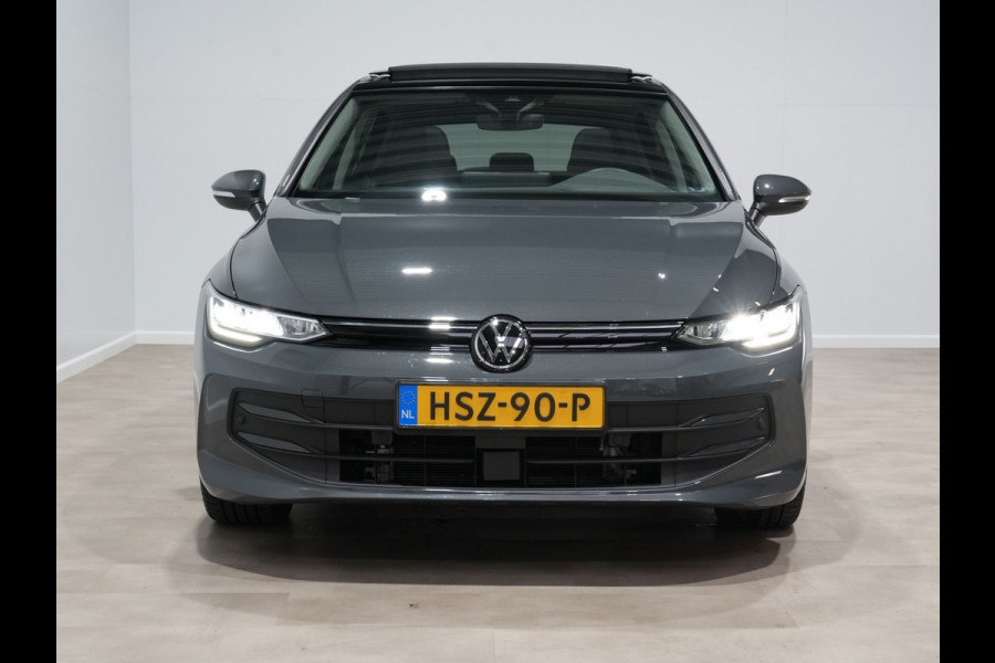 Volkswagen Golf 1.5 eHybrid 204pk Life Edition Panorama Stoel/Stuurverw. Camera 18"velgen Trekhaak