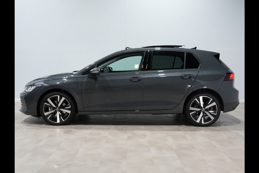 Volkswagen Golf 1.5 eHybrid 204pk Life Edition Panorama Stoel/Stuurverw. Camera 18"velgen Trekhaak