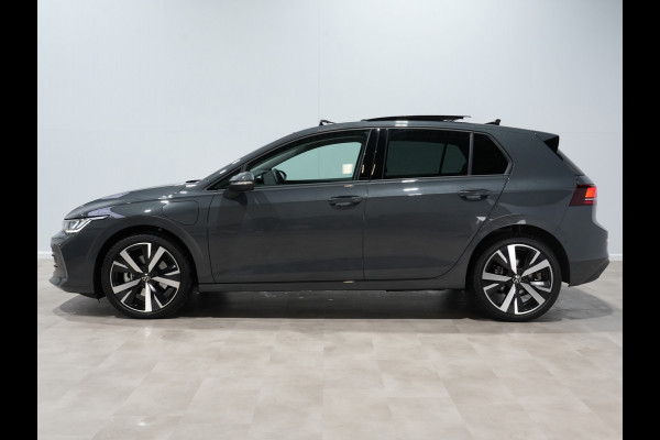 Volkswagen Golf 1.5 eHybrid 204pk Life Edition Panorama Stoel/Stuurverw. Camera 18"velgen Trekhaak