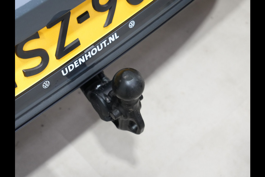 Volkswagen Golf 1.5 eHybrid 204pk Life Edition Panorama Stoel/Stuurverw. Camera 18"velgen Trekhaak