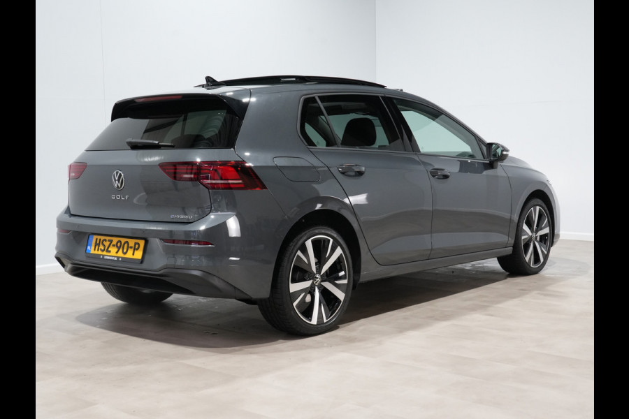 Volkswagen Golf 1.5 eHybrid 204pk Life Edition Panorama Stoel/Stuurverw. Camera 18"velgen Trekhaak