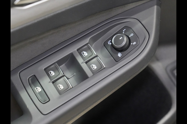 Volkswagen Golf 1.5 eHybrid 204pk Life Edition Panorama Stoel/Stuurverw. Camera 18"velgen Trekhaak