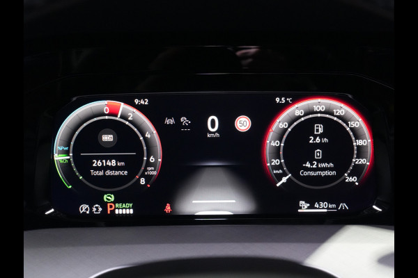 Volkswagen Golf 1.5 eHybrid 204pk Life Edition Panorama Stoel/Stuurverw. Camera 18"velgen Trekhaak