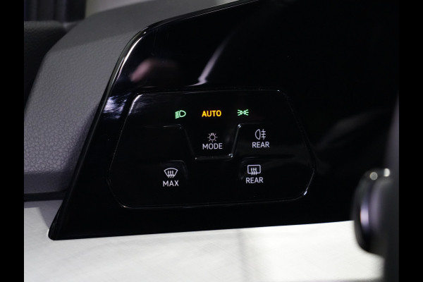 Volkswagen Golf 1.5 eHybrid 204pk Life Edition Panorama Stoel/Stuurverw. Camera 18"velgen Trekhaak