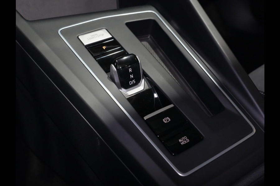 Volkswagen Golf 1.5 eHybrid 204pk Life Edition Panorama Stoel/Stuurverw. Camera 18"velgen Trekhaak