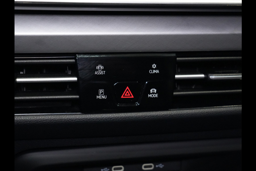 Volkswagen Golf 1.5 eHybrid 204pk Life Edition Panorama Stoel/Stuurverw. Camera 18"velgen Trekhaak