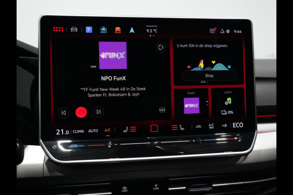 Volkswagen Golf 1.5 eHybrid 204pk Life Edition Panorama Stoel/Stuurverw. Camera 18"velgen Trekhaak