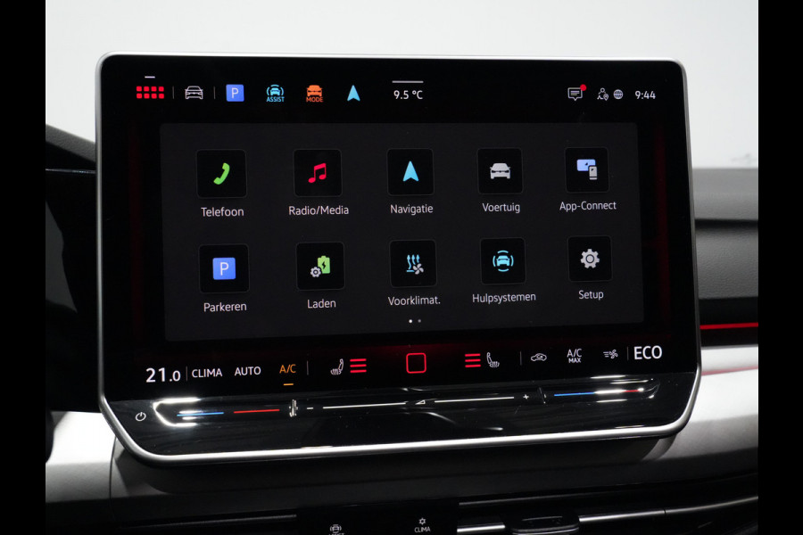 Volkswagen Golf 1.5 eHybrid 204pk Life Edition Panorama Stoel/Stuurverw. Camera 18"velgen Trekhaak