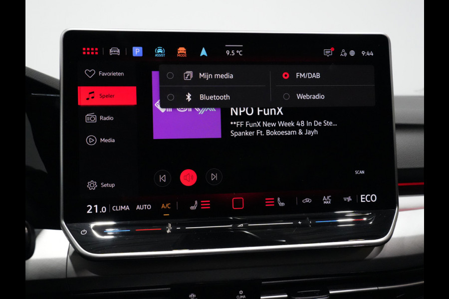 Volkswagen Golf 1.5 eHybrid 204pk Life Edition Panorama Stoel/Stuurverw. Camera 18"velgen Trekhaak