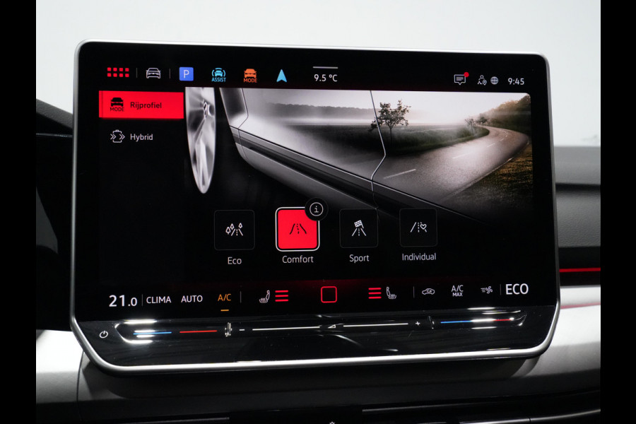 Volkswagen Golf 1.5 eHybrid 204pk Life Edition Panorama Stoel/Stuurverw. Camera 18"velgen Trekhaak