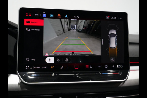 Volkswagen Golf 1.5 eHybrid 204pk Life Edition Panorama Stoel/Stuurverw. Camera 18"velgen Trekhaak