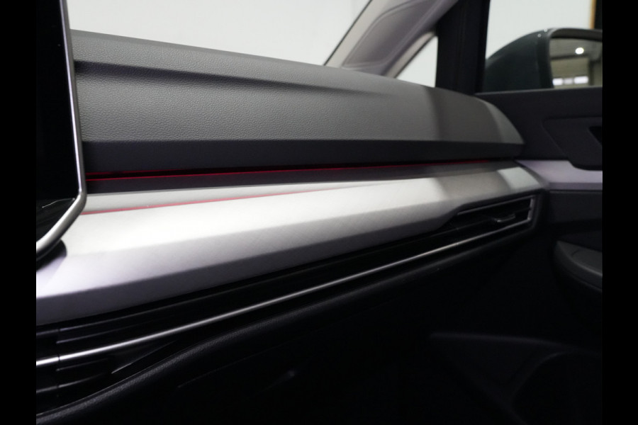 Volkswagen Golf 1.5 eHybrid 204pk Life Edition Panorama Stoel/Stuurverw. Camera 18"velgen Trekhaak