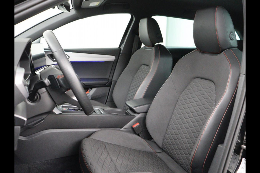 Seat Leon 1.5 eTSI FR Launch Edition | Stoelverwarming | Trekhaak | Adaptive cruise | Camera | Carplay | Sfeerverlichting | Navigatie | Keyless | Dynamic Chassis Control | Full LED