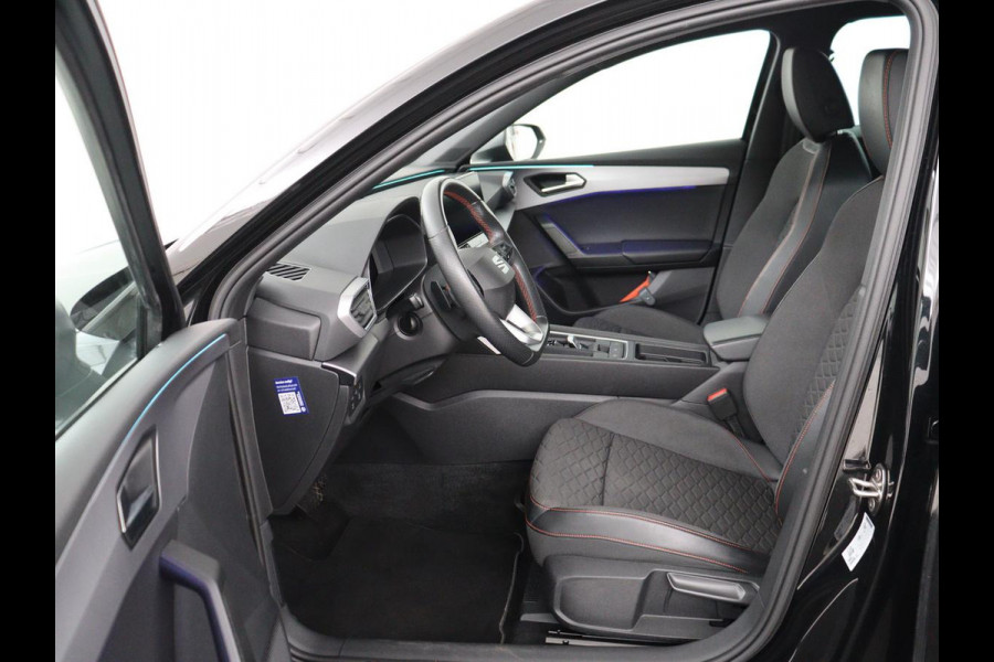 Seat Leon 1.5 eTSI FR Launch Edition | Stoelverwarming | Trekhaak | Adaptive cruise | Camera | Carplay | Sfeerverlichting | Navigatie | Keyless | Dynamic Chassis Control | Full LED