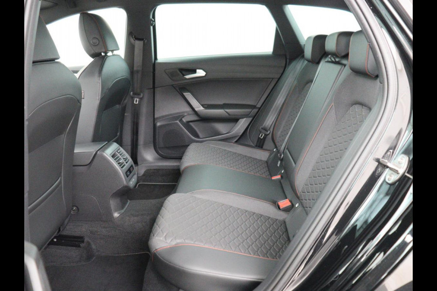 Seat Leon 1.5 eTSI FR Launch Edition | Stoelverwarming | Trekhaak | Adaptive cruise | Camera | Carplay | Sfeerverlichting | Navigatie | Keyless | Dynamic Chassis Control | Full LED