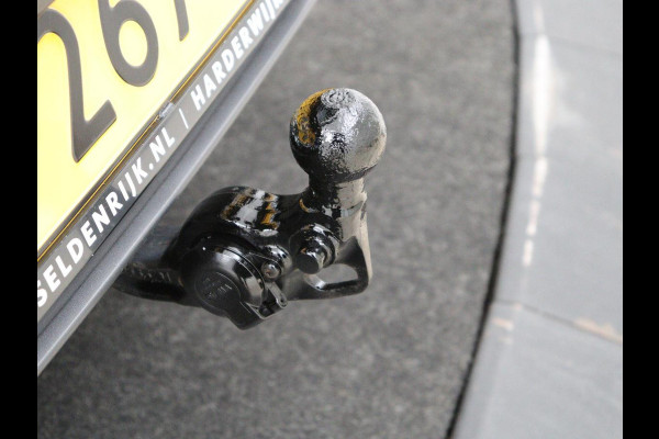 Seat Leon 1.5 eTSI FR Launch Edition | Stoelverwarming | Trekhaak | Adaptive cruise | Camera | Carplay | Sfeerverlichting | Navigatie | Keyless | Dynamic Chassis Control | Full LED