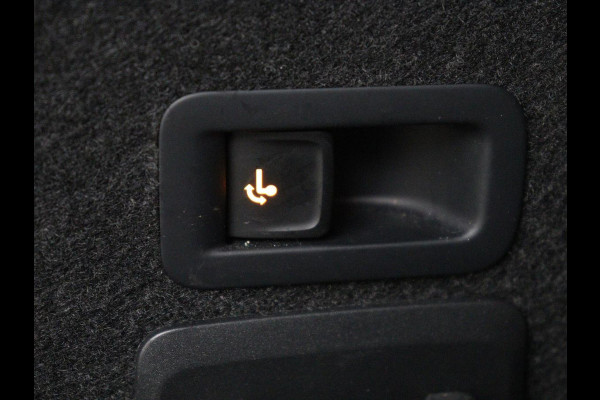 Seat Leon 1.5 eTSI FR Launch Edition | Stoelverwarming | Trekhaak | Adaptive cruise | Camera | Carplay | Sfeerverlichting | Navigatie | Keyless | Dynamic Chassis Control | Full LED