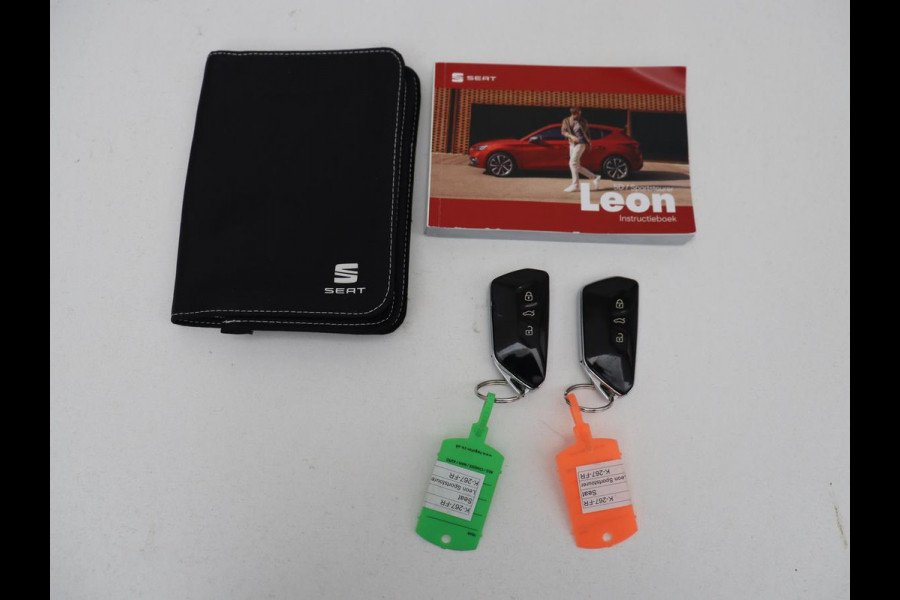 Seat Leon 1.5 eTSI FR Launch Edition | Stoelverwarming | Trekhaak | Adaptive cruise | Camera | Carplay | Sfeerverlichting | Navigatie | Keyless | Dynamic Chassis Control | Full LED