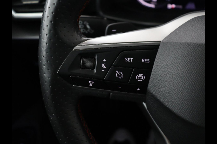 Seat Leon 1.5 eTSI FR Launch Edition | Stoelverwarming | Trekhaak | Adaptive cruise | Camera | Carplay | Sfeerverlichting | Navigatie | Keyless | Dynamic Chassis Control | Full LED