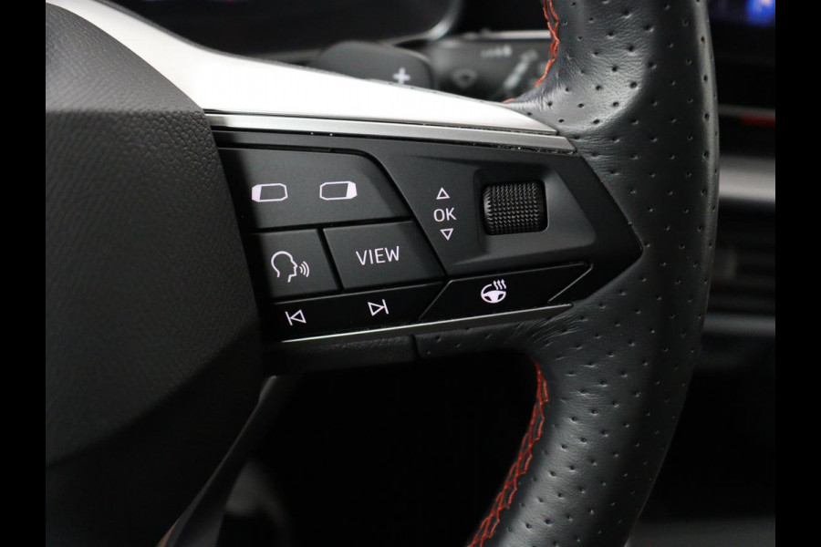 Seat Leon 1.5 eTSI FR Launch Edition | Stoelverwarming | Trekhaak | Adaptive cruise | Camera | Carplay | Sfeerverlichting | Navigatie | Keyless | Dynamic Chassis Control | Full LED