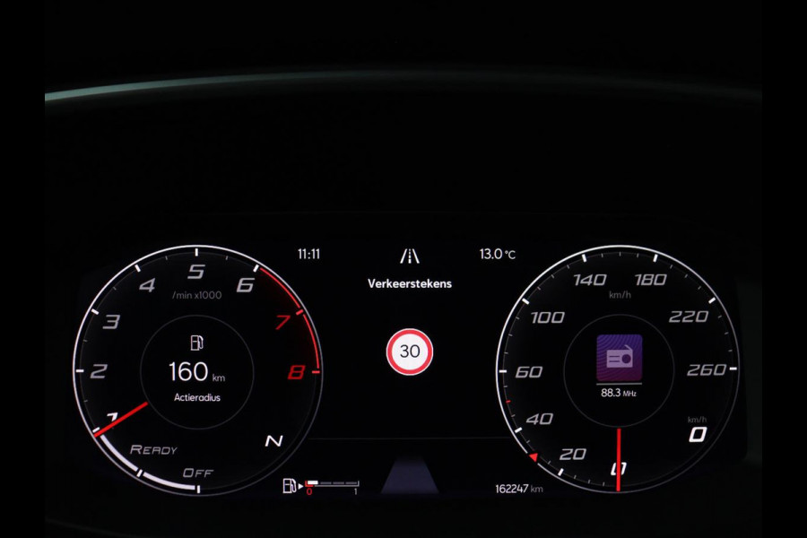 Seat Leon 1.5 eTSI FR Launch Edition | Stoelverwarming | Trekhaak | Adaptive cruise | Camera | Carplay | Sfeerverlichting | Navigatie | Keyless | Dynamic Chassis Control | Full LED