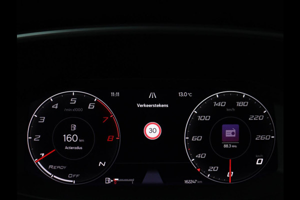 Seat Leon 1.5 eTSI FR Launch Edition | Stoelverwarming | Trekhaak | Adaptive cruise | Camera | Carplay | Sfeerverlichting | Navigatie | Keyless | Dynamic Chassis Control | Full LED