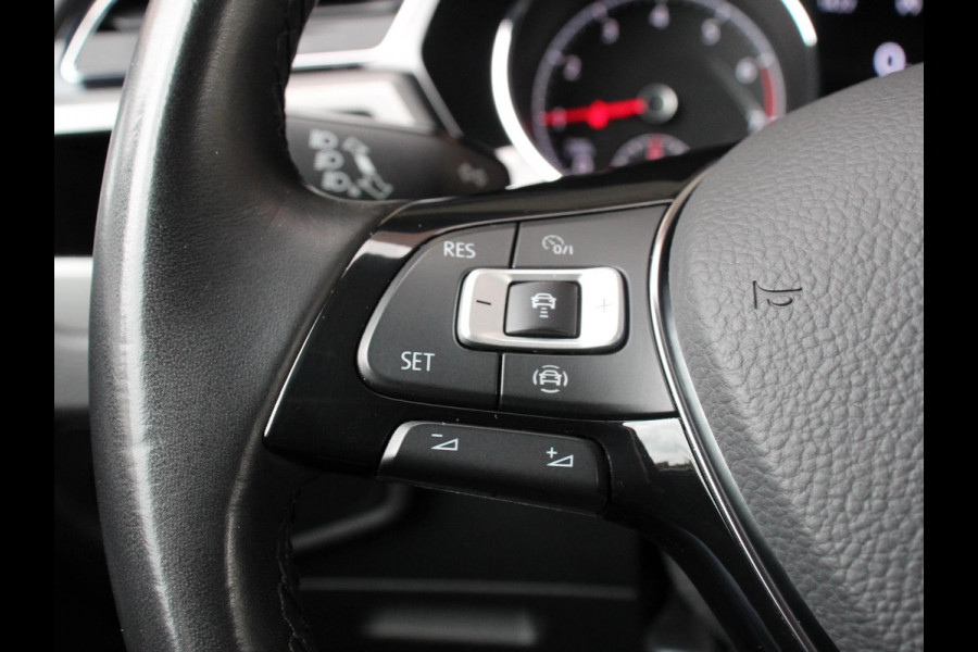 Volkswagen Touran 1.5 TSI 150pk DSG Comfortline Plus 7p | Navigatie | Apple Carplay/Android Auto | Wegklapbare trekhaak | Parkeersensoren | Adaptive Cruise Control | Stoelverwarming | Getinte ramen | Climate Control