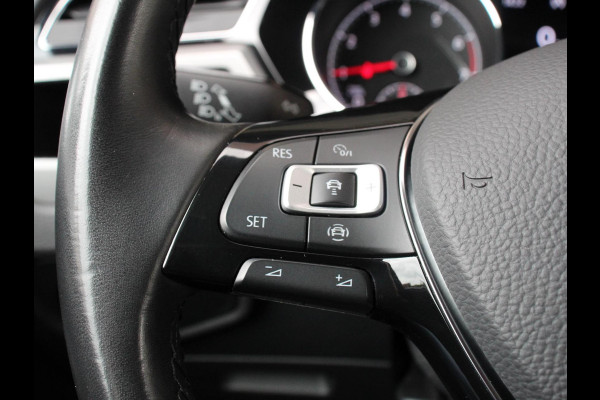 Volkswagen Touran 1.5 TSI 150pk DSG Comfortline Plus 7p | Navigatie | Apple Carplay/Android Auto | Wegklapbare trekhaak | Parkeersensoren | Adaptive Cruise Control | Stoelverwarming | Getinte ramen | Climate Control