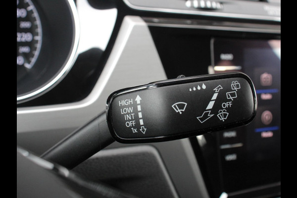 Volkswagen Touran 1.5 TSI 150pk DSG Comfortline Plus 7p | Navigatie | Apple Carplay/Android Auto | Wegklapbare trekhaak | Parkeersensoren | Adaptive Cruise Control | Stoelverwarming | Getinte ramen | Climate Control