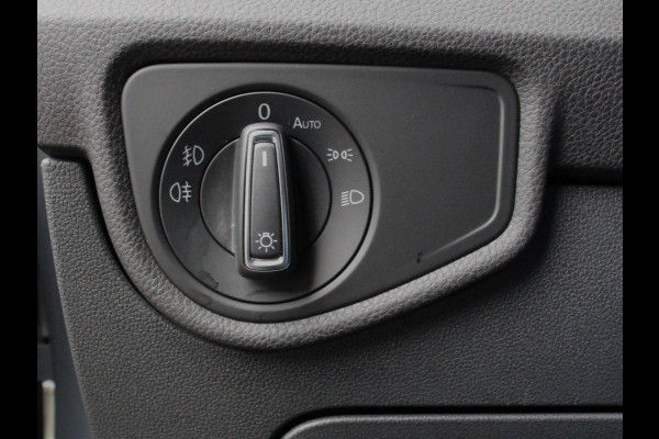 Volkswagen Touran 1.5 TSI 150pk DSG Comfortline Plus 7p | Navigatie | Apple Carplay/Android Auto | Wegklapbare trekhaak | Parkeersensoren | Adaptive Cruise Control | Stoelverwarming | Getinte ramen | Climate Control