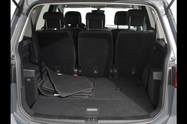 Volkswagen Touran 1.5 TSI 150pk DSG Comfortline Plus 7p | Navigatie | Apple Carplay/Android Auto | Wegklapbare trekhaak | Parkeersensoren | Adaptive Cruise Control | Stoelverwarming | Getinte ramen | Climate Control