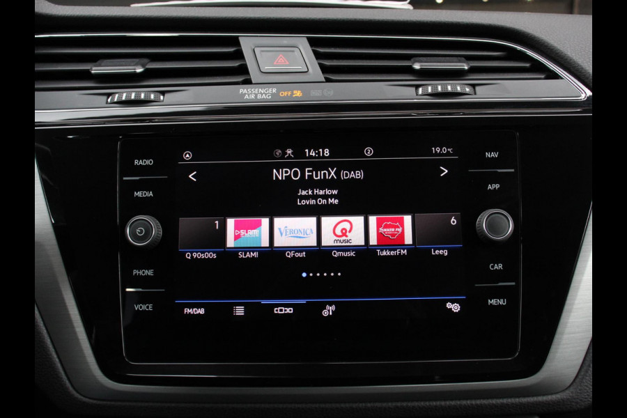 Volkswagen Touran 1.5 TSI 150pk DSG Comfortline Plus 7p | Navigatie | Apple Carplay/Android Auto | Wegklapbare trekhaak | Parkeersensoren | Adaptive Cruise Control | Stoelverwarming | Getinte ramen | Climate Control