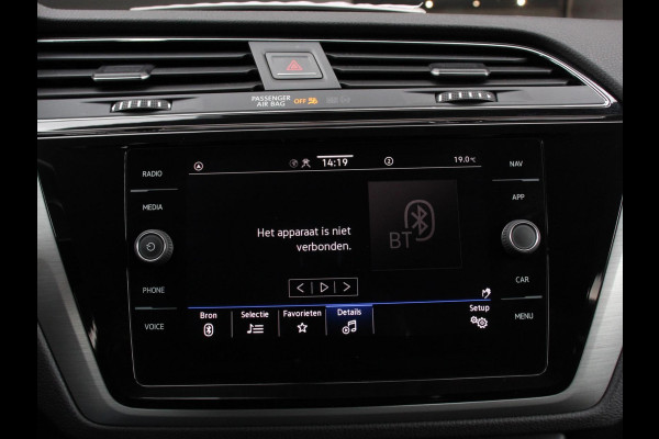 Volkswagen Touran 1.5 TSI 150pk DSG Comfortline Plus 7p | Navigatie | Apple Carplay/Android Auto | Wegklapbare trekhaak | Parkeersensoren | Adaptive Cruise Control | Stoelverwarming | Getinte ramen | Climate Control