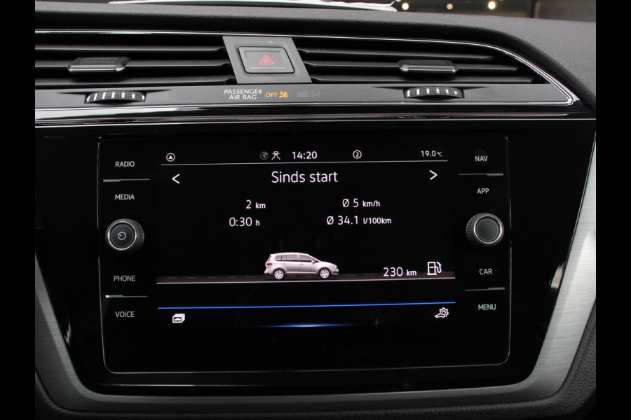 Volkswagen Touran 1.5 TSI 150pk DSG Comfortline Plus 7p | Navigatie | Apple Carplay/Android Auto | Wegklapbare trekhaak | Parkeersensoren | Adaptive Cruise Control | Stoelverwarming | Getinte ramen | Climate Control
