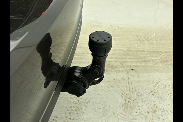 Opel Insignia Sports Tourer 1.5 CDTI 123PK Business Elegance / Leder / Trekhaak / Camera / Stoel-Stuurverwarming / Xenon / Airco-ecc. / Apk 01-2027